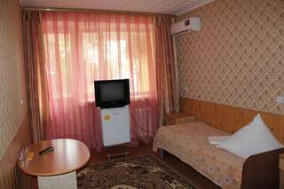 Гостиница Сосновый бор Курск Односпальная кровать в двухместном номере с 2 отдельными кроватями-3