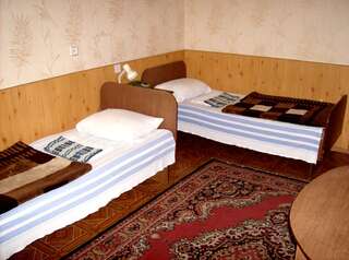 Гостиница Сосновый бор Курск Односпальная кровать в Двухместном номере эконом-класса с 2 отдельными кроватями-2